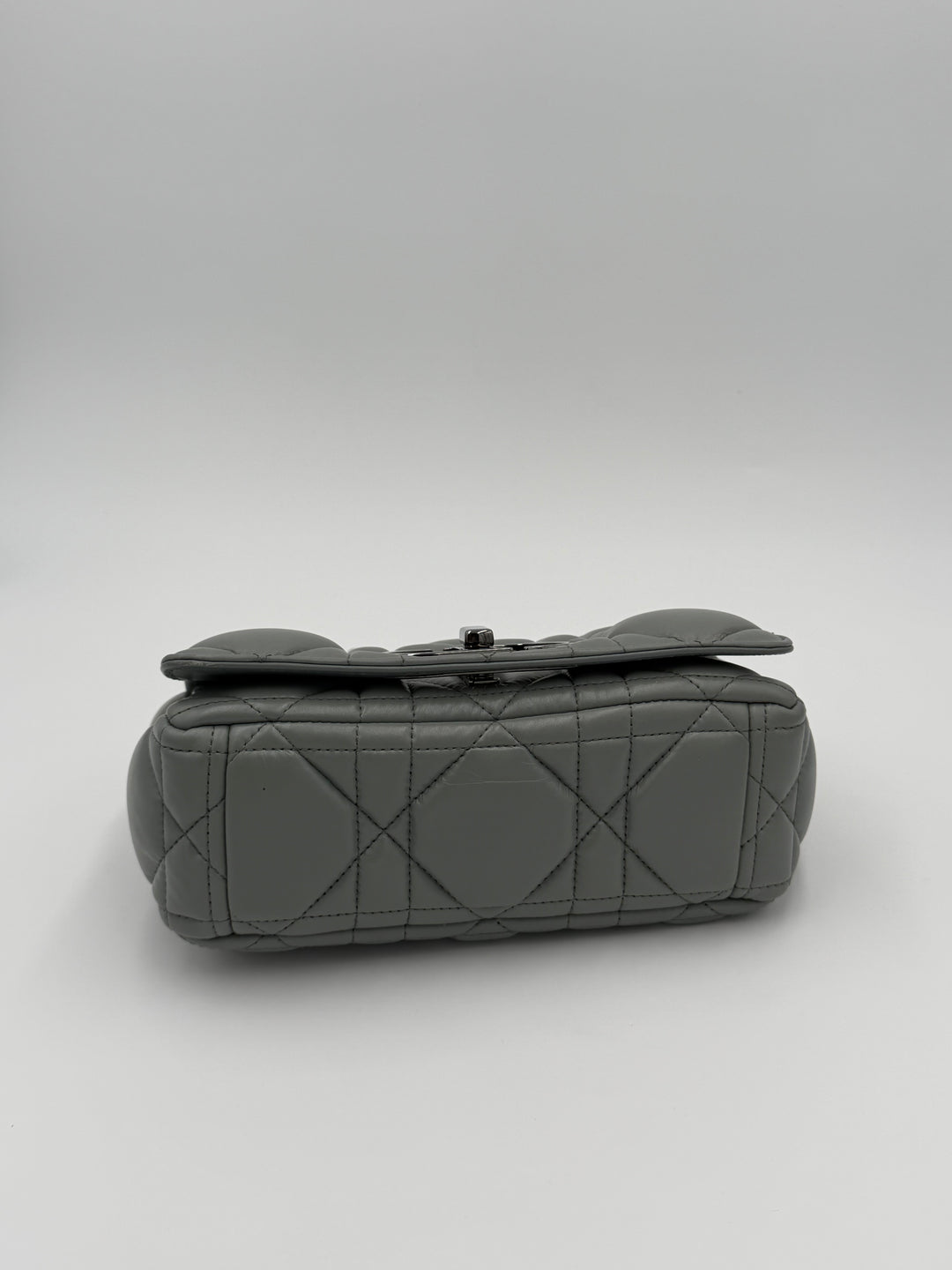 Dior Caro Flap piccola in pelle