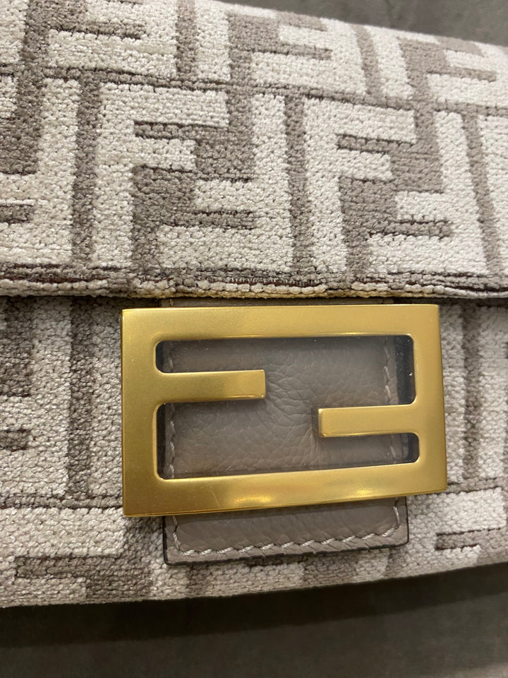Borsa Baguette Fendi in Ciniglia jacquard