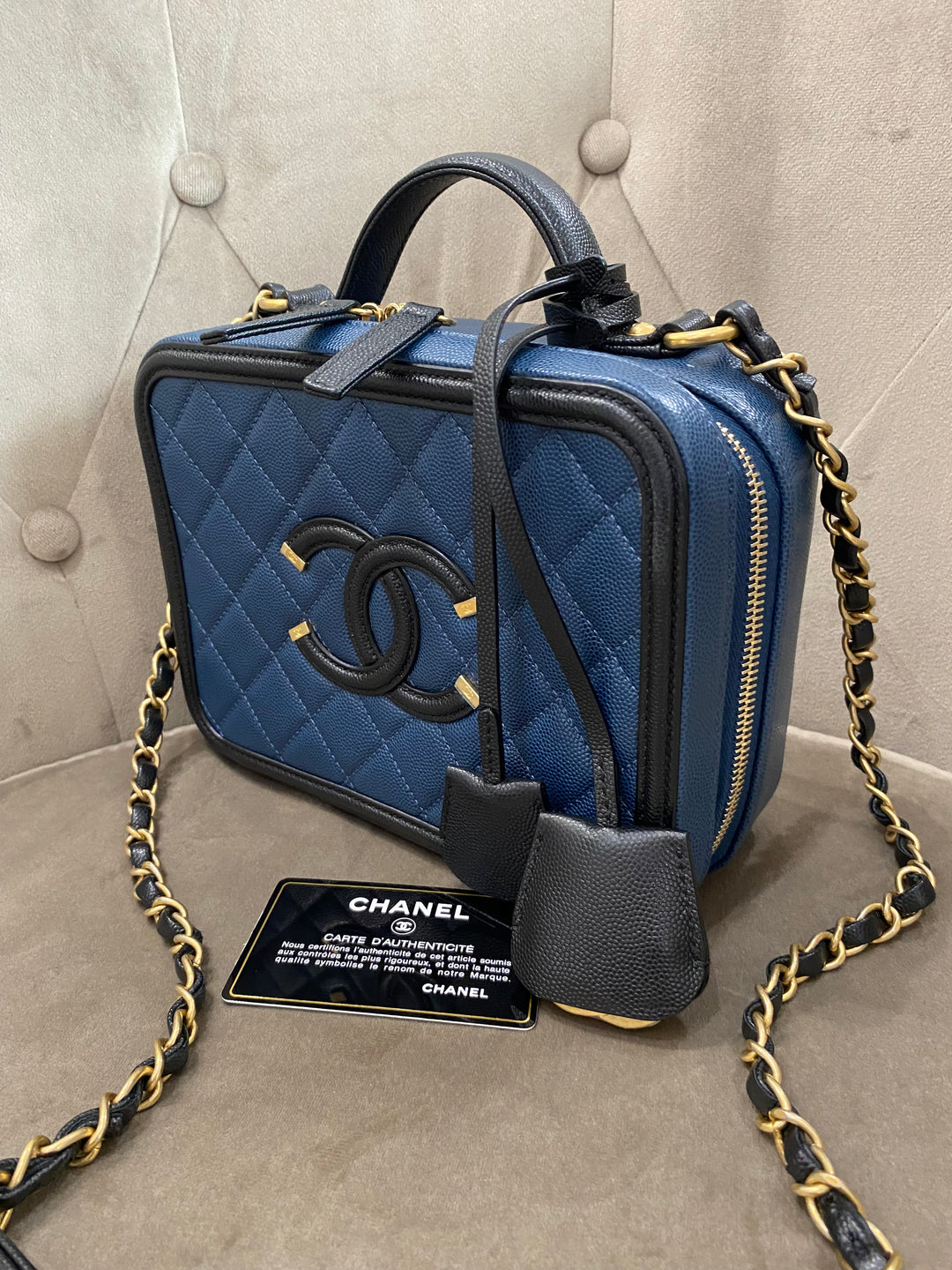 Chanel
Filigree Vanity Case Quilted Caviar Medium