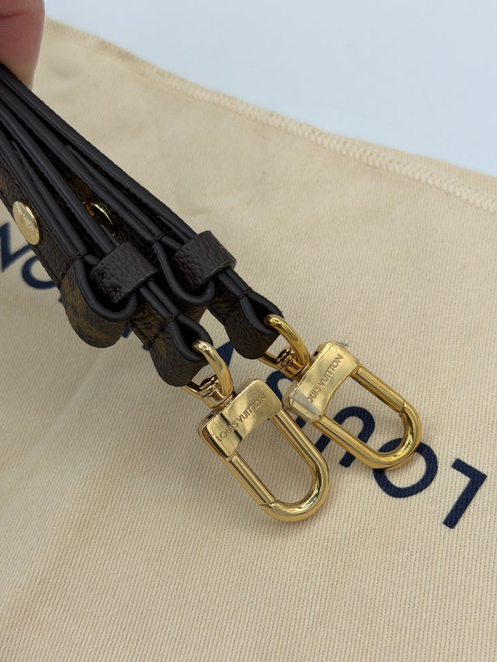 Louis Vuitton metis east west