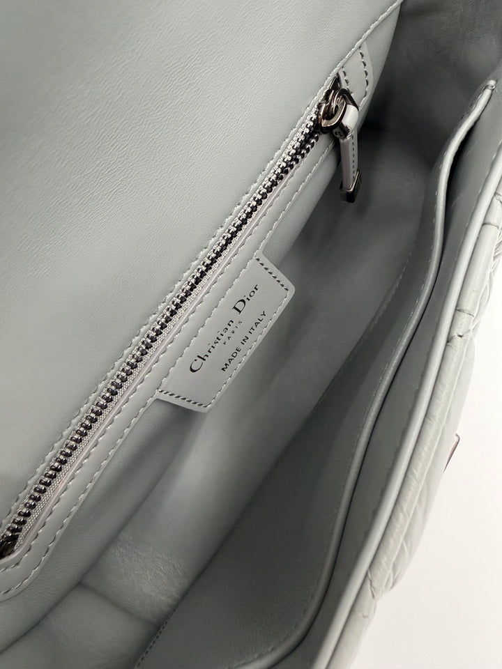 Dior Caro Flap piccola in pelle