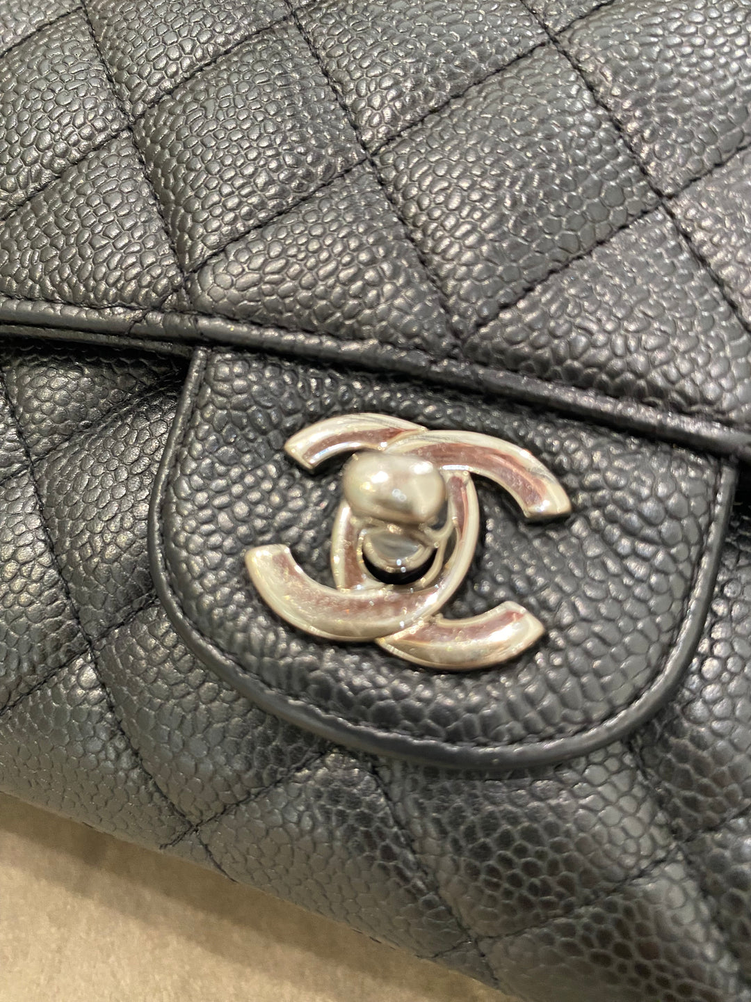 Borsa Chanel media