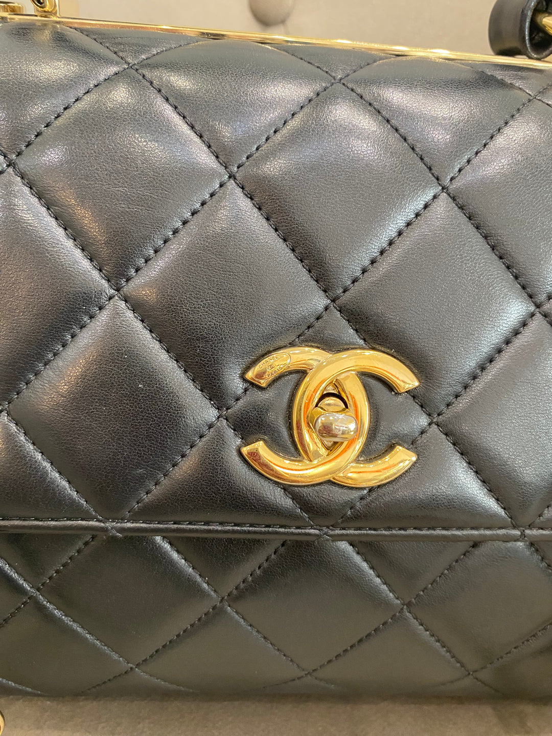Borsa a tracolla Chanel Trendy CC in pelle trapuntata nera