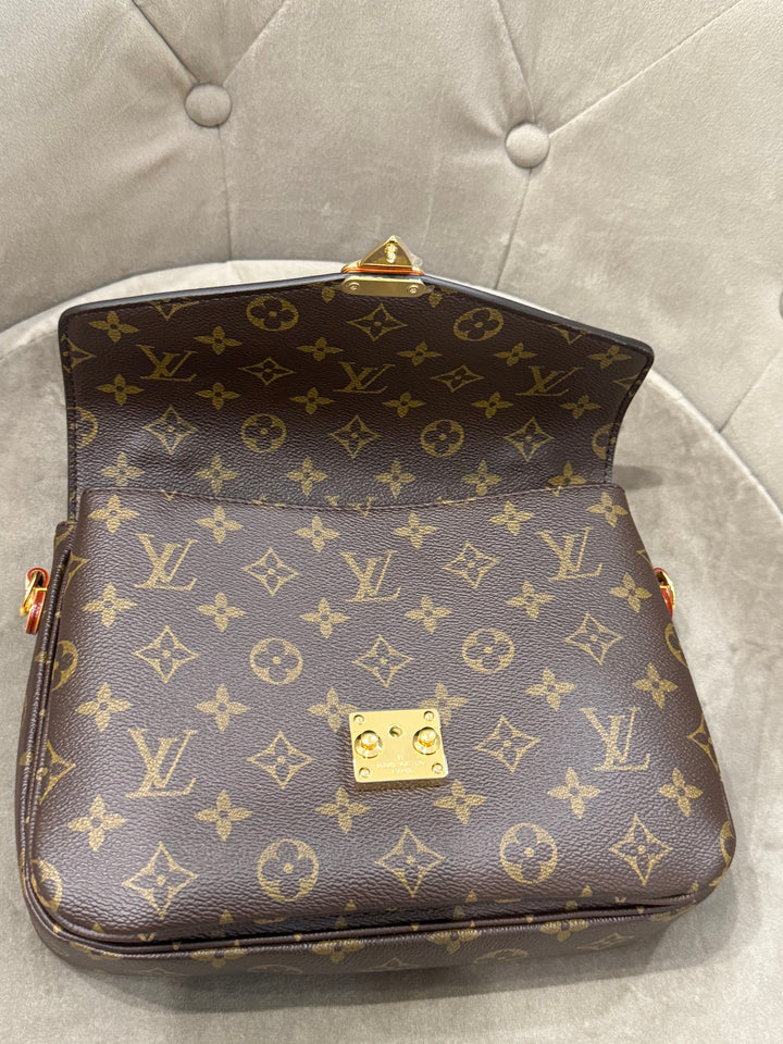Louis Vuitton Pochette Métis
