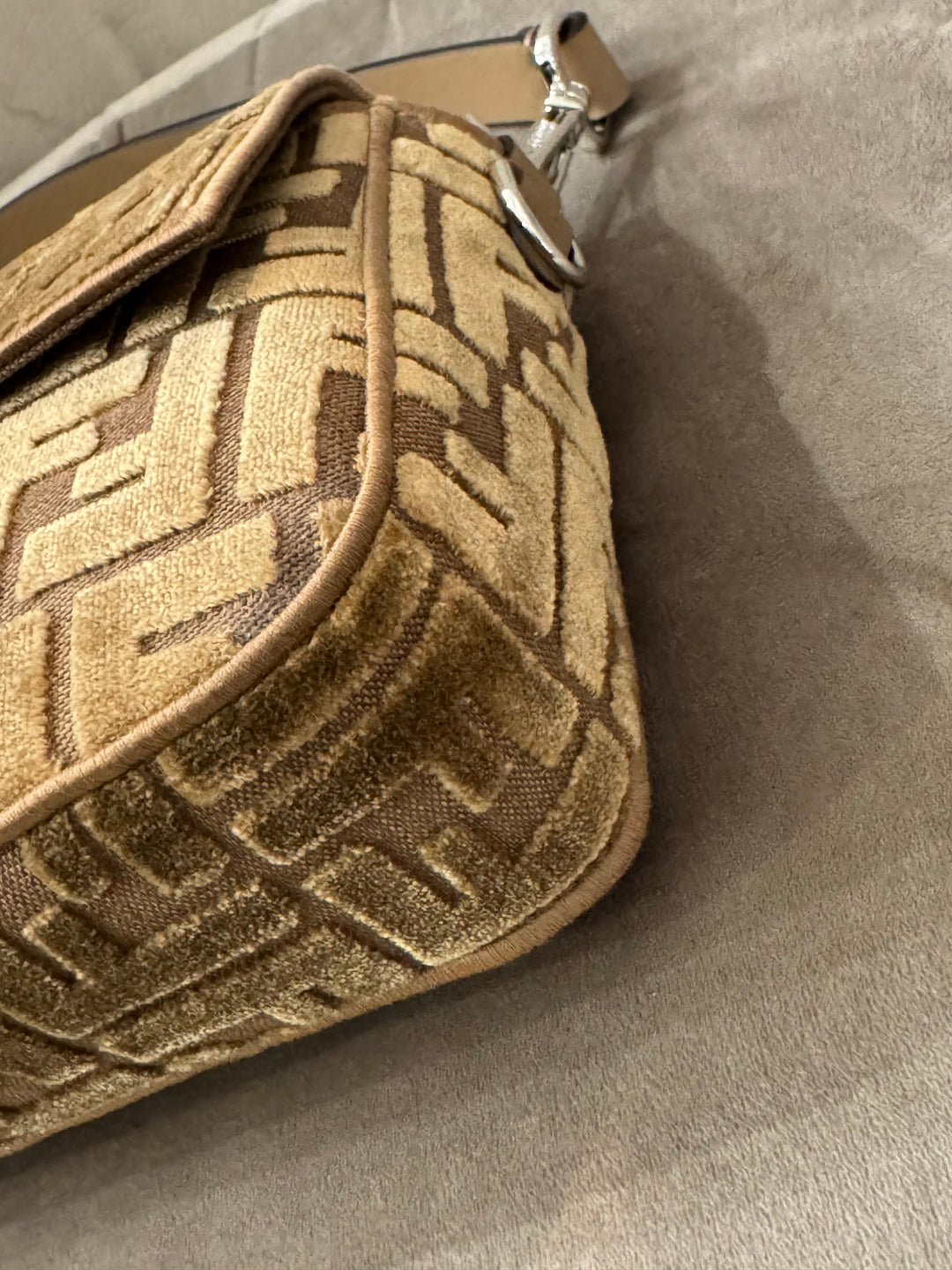 Fendi Baguette – Velluto con Monogram FF