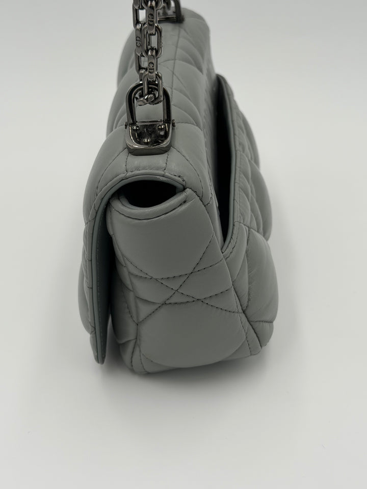 Dior Caro Flap piccola in pelle