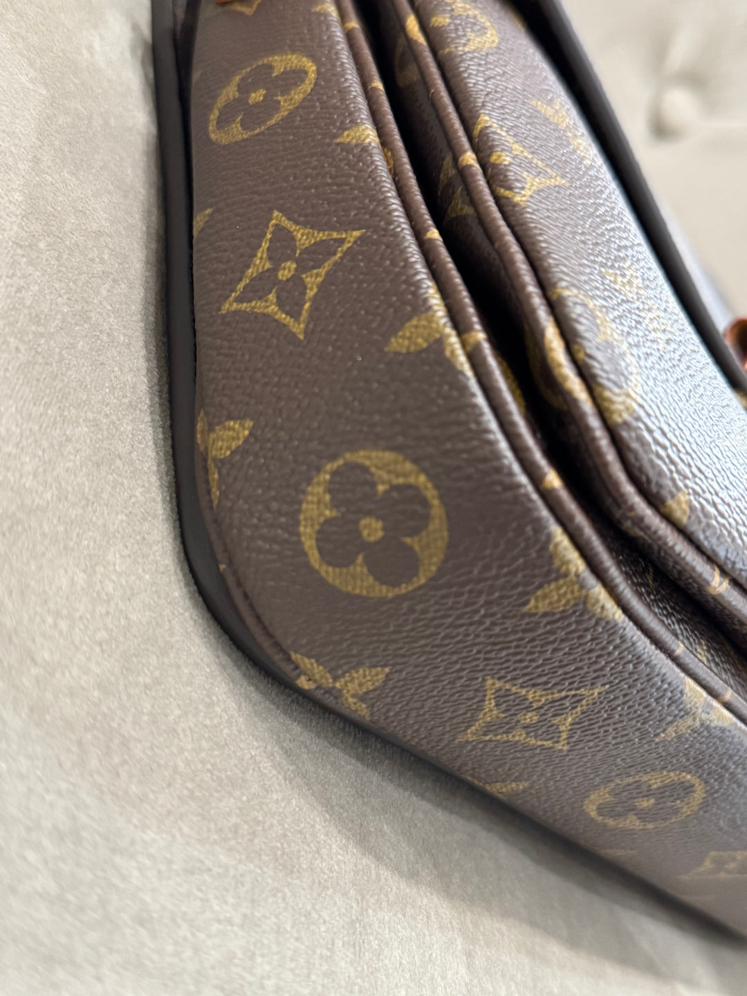Louis Vuitton Pochette Métis