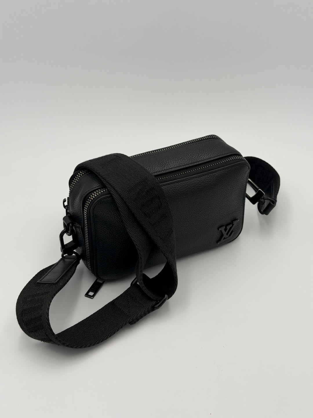 Louis Vuitton Alpha Wearable Wallet