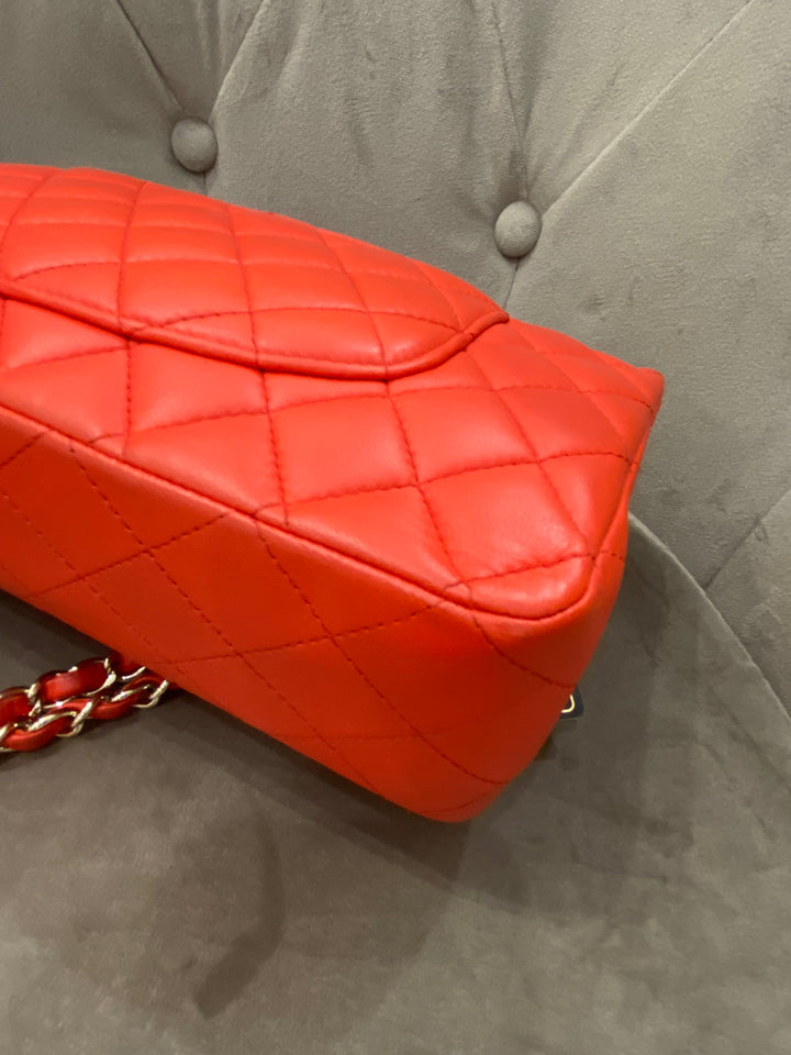 Chanel classica media