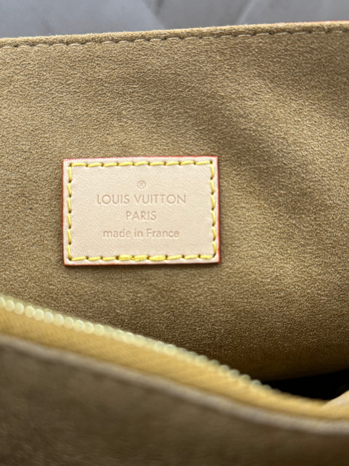 Louis Vuitton Dauphine Soft GM