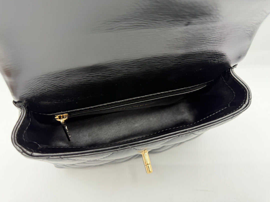 Chanel Mini Flap con manico