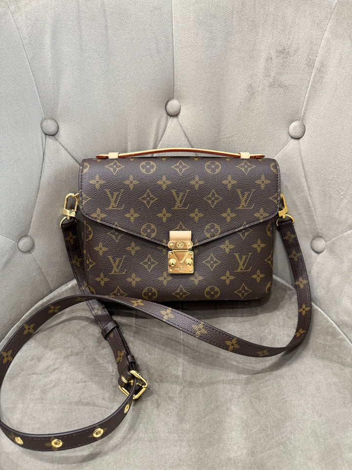 Louis Vuitton Pochette Métis
