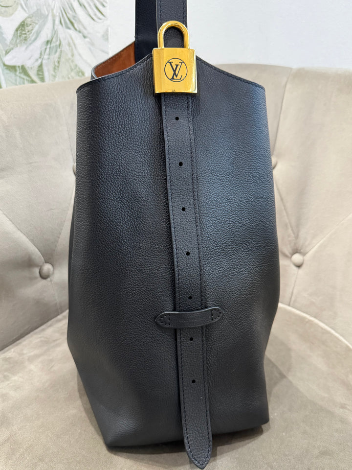 Louis Vuitton Low Key Hobo MM