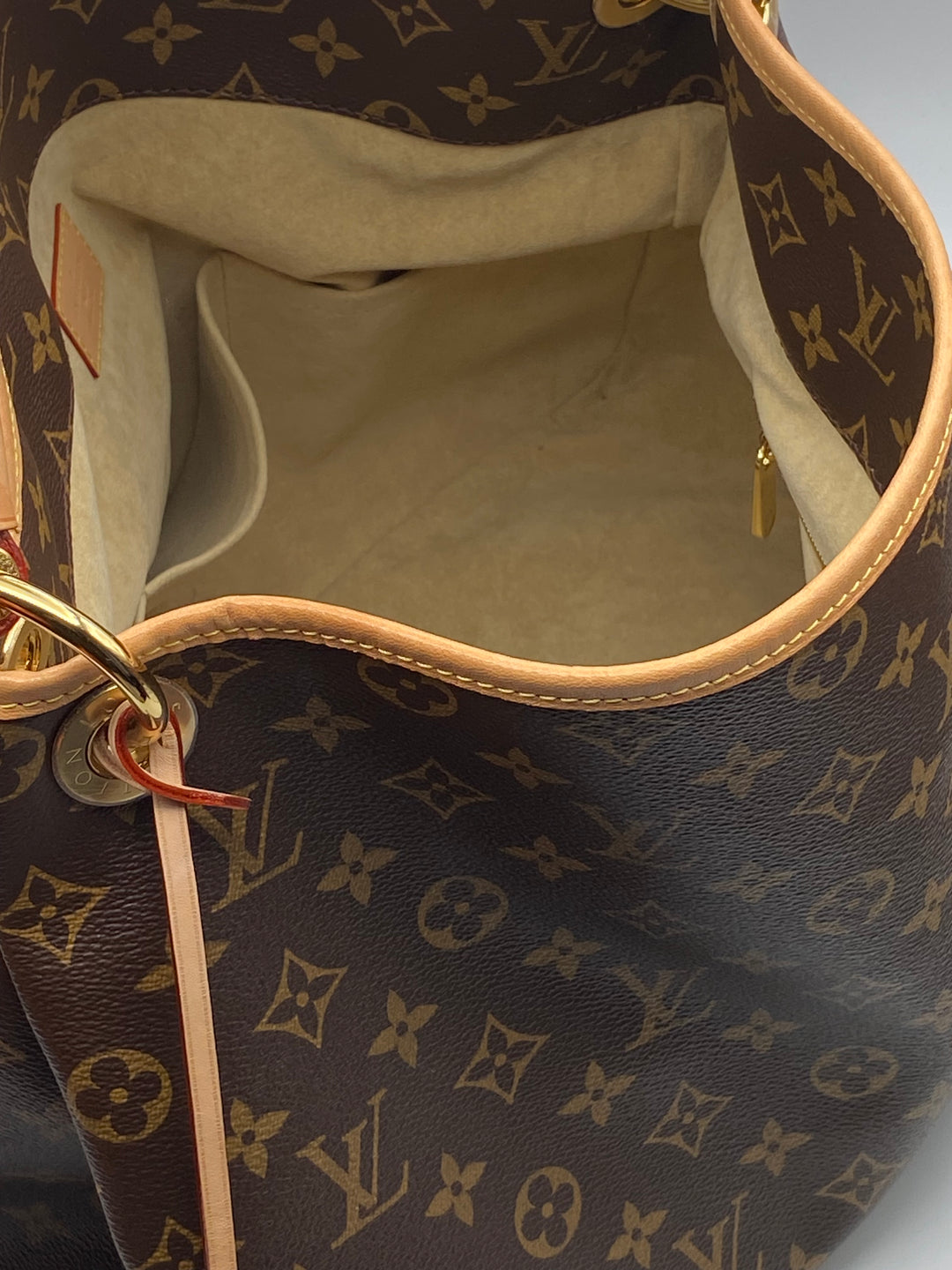 LOUIS VUITTON
Borsa Artsy MM in tela monogram