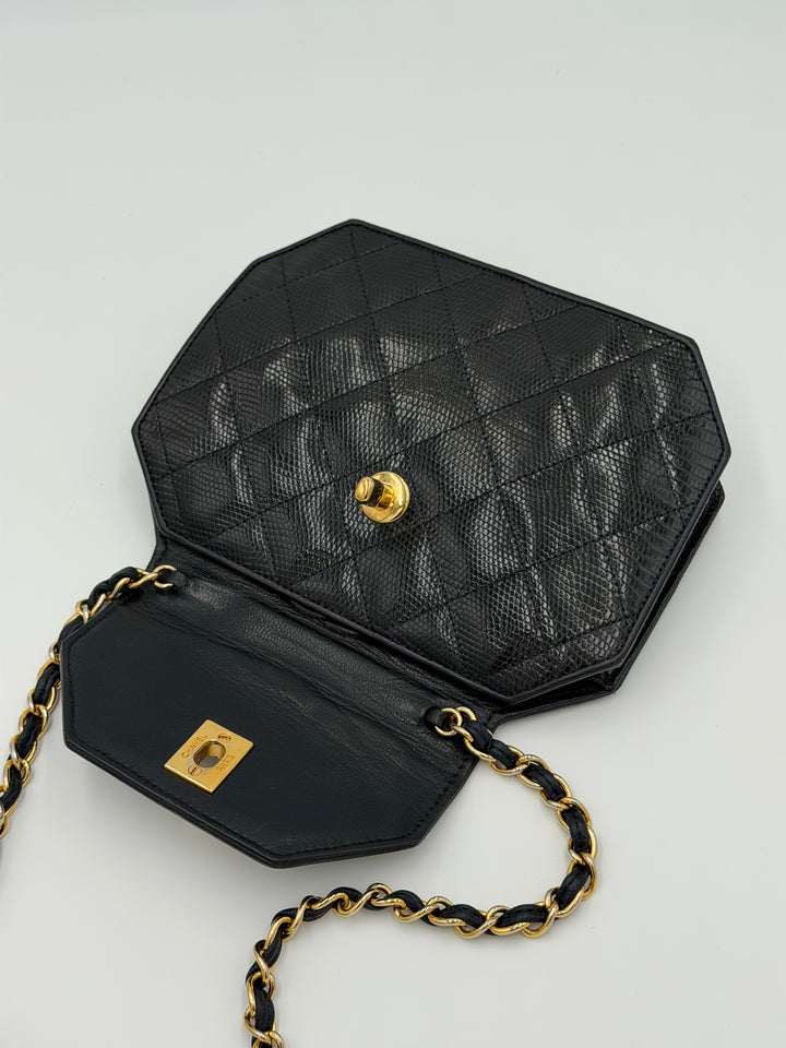 Chanel Pochette Vintage in Pelle di Lucertola Blu Notte (vista 8)