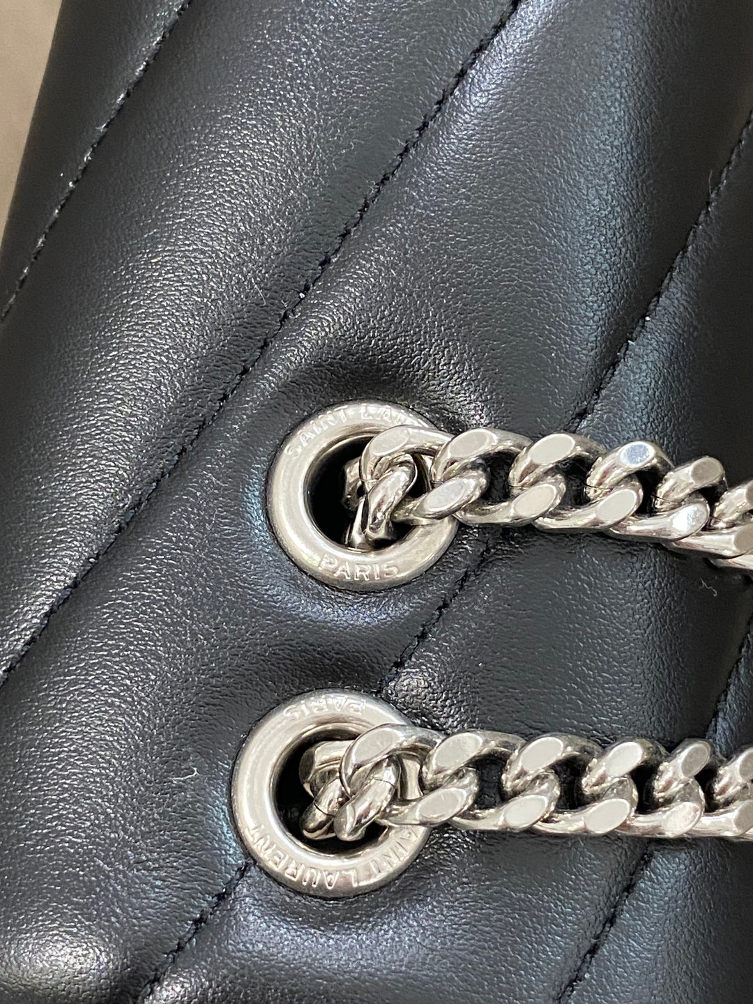 Borsa Loulou Small in pelle nera