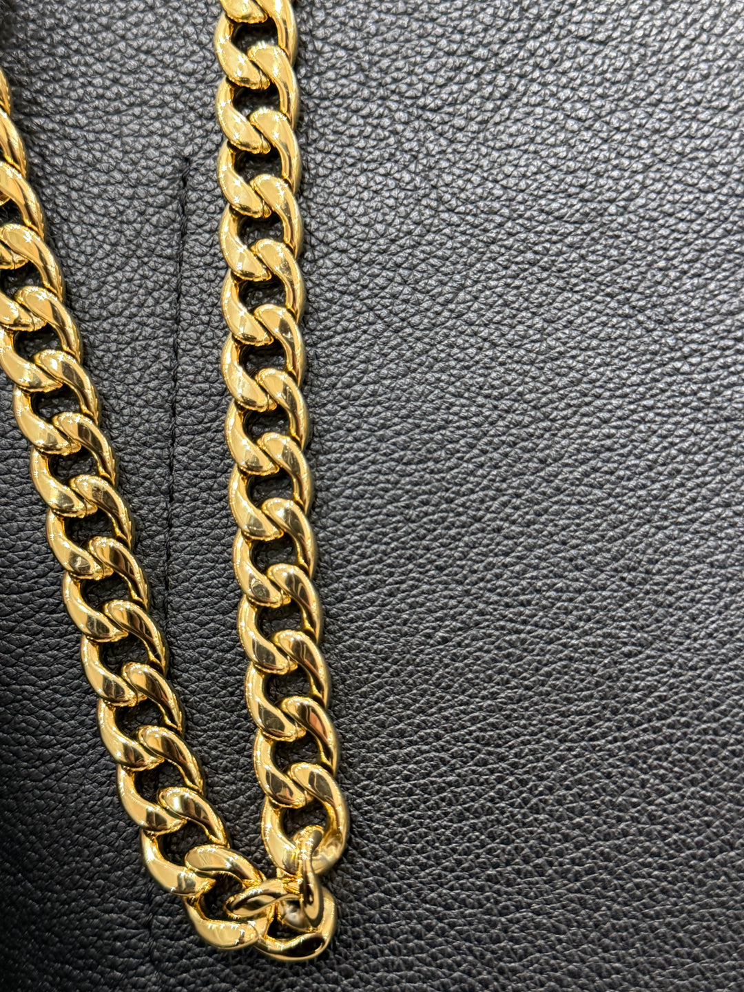 Louis Vuitton Lock & Walk