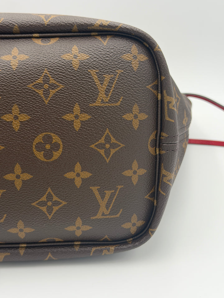 Louis Vuitton Neverfull Bandoulière Inside Out MM