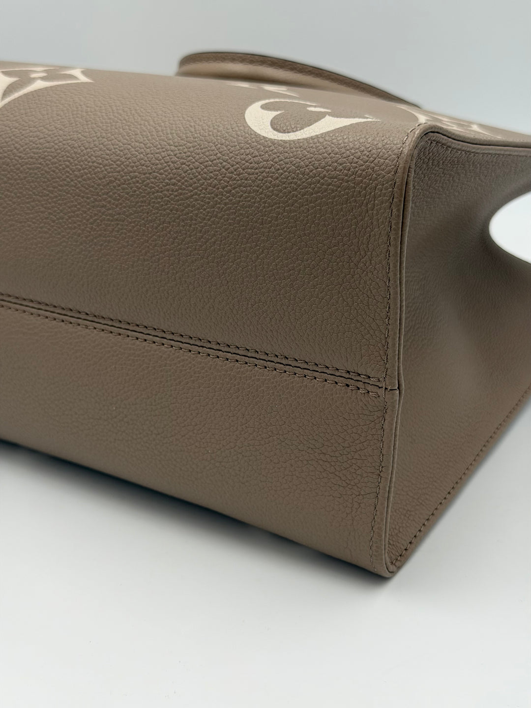 Louis Vuitton OnTheGo MM