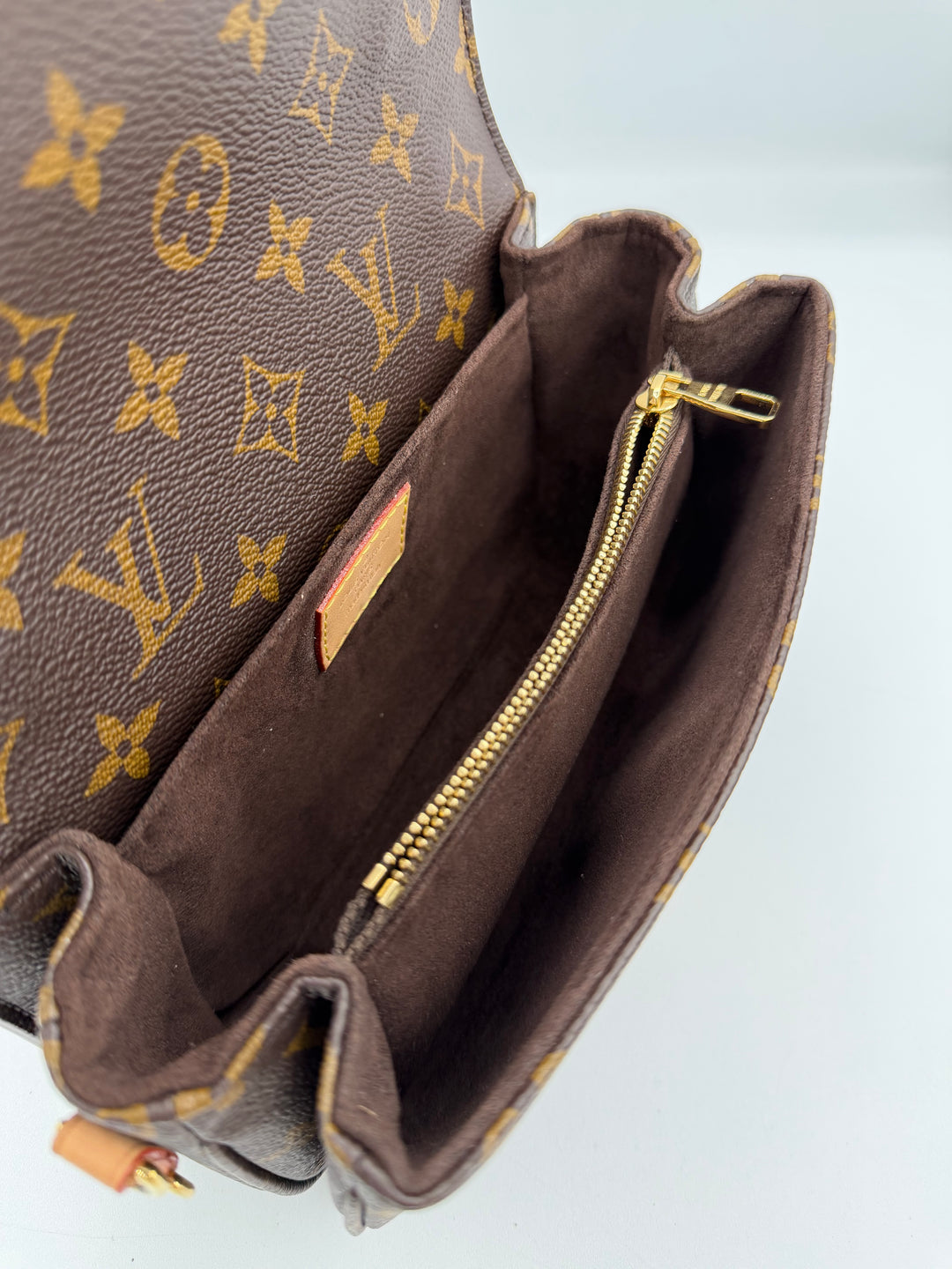 Louis Vuitton metis east west