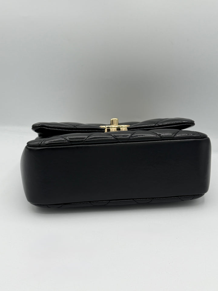 Chanel Mini Flap con manico
