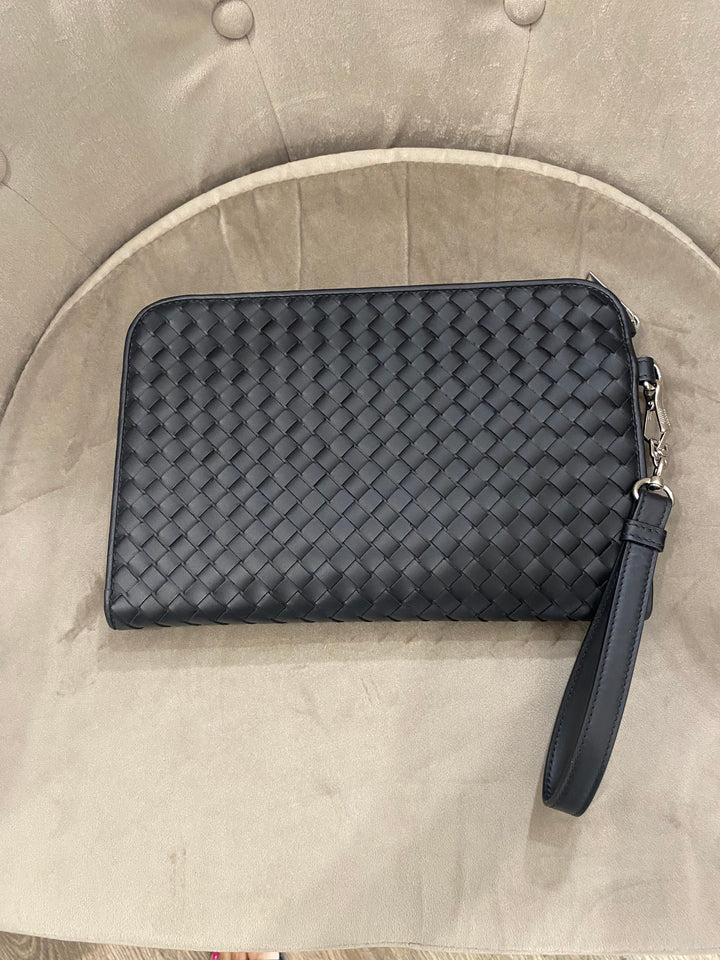 Pochette Bottega Veneta in pelle intrecciata nera