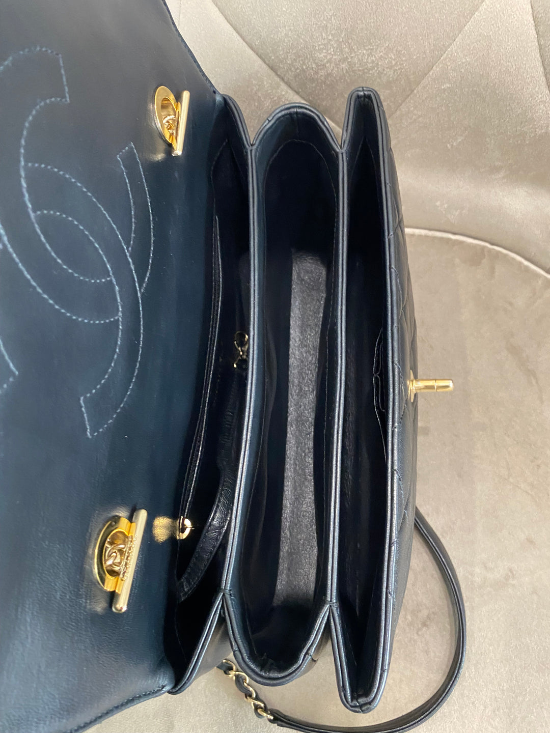 Borsa a tracolla Chanel Trendy CC in pelle trapuntata nera