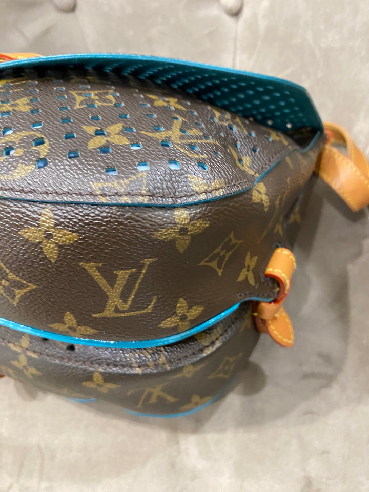Louis Vuitton Borsa Saumur 30 in tela e pelle con Monogram traforato