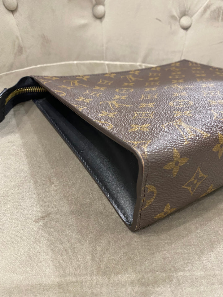 Louis Vuitton Trousse Toilette NM