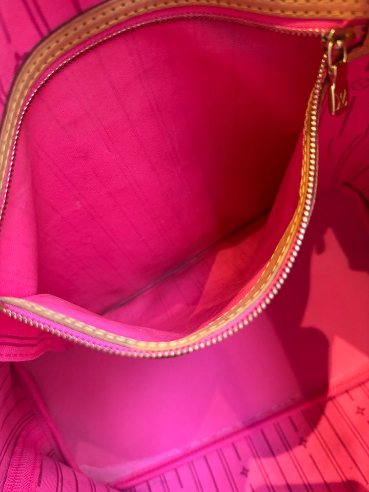 Louis Vuitton Neverfull MM Monogram Roses