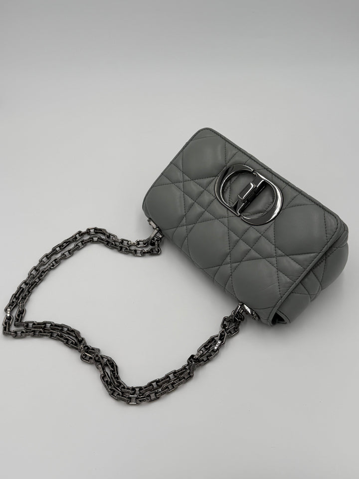 Dior Caro Flap piccola in pelle