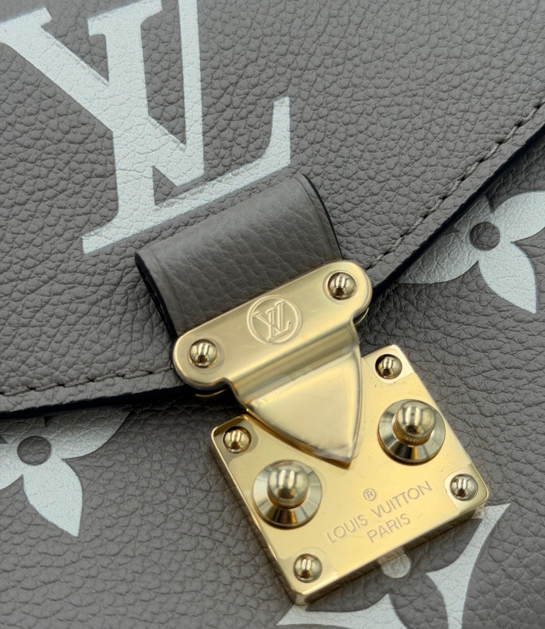 Louis Vuitton Pochette Métis East West