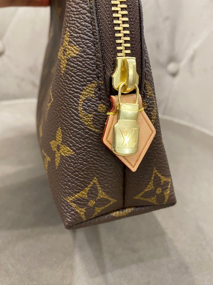 Louis Vuitton Pochette Cosmetique  MM