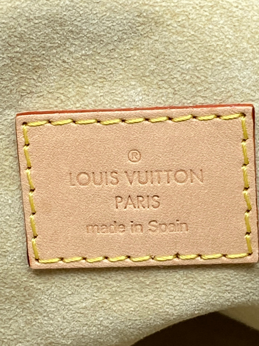 LOUIS VUITTON
Borsa Artsy MM in tela monogram