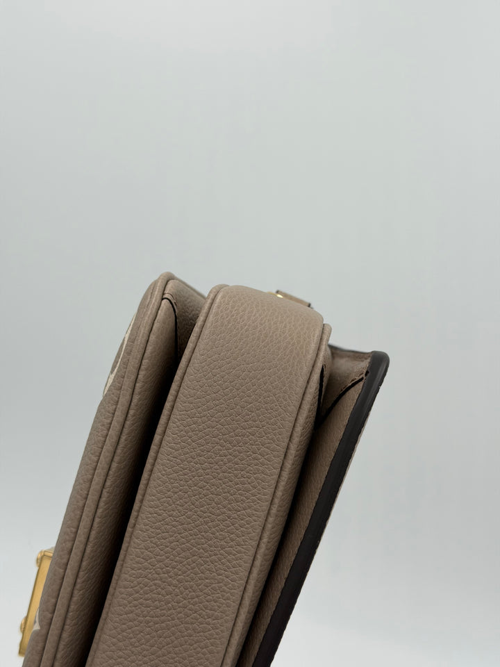 Louis Vuitton Pochette Métis East West