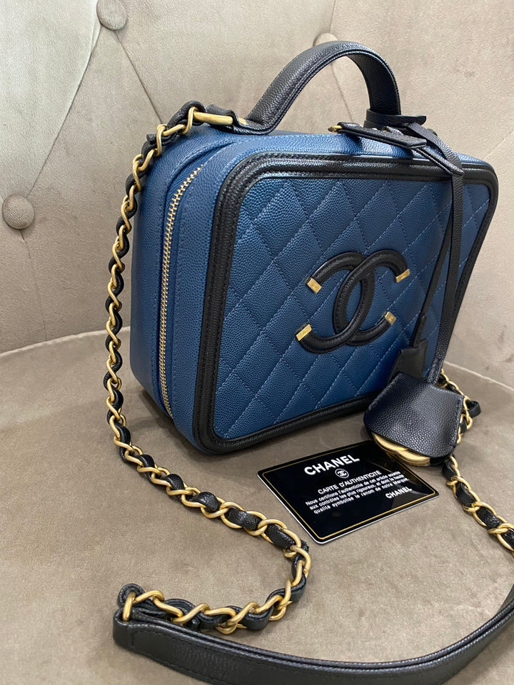 Chanel
Filigree Vanity Case Quilted Caviar Medium