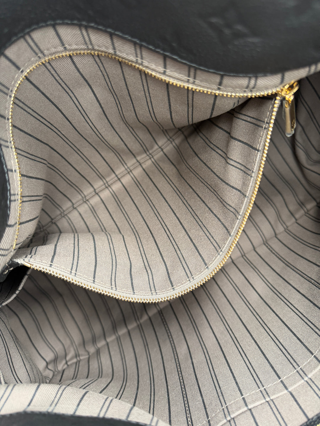 Louis Vuitton Artsy MM