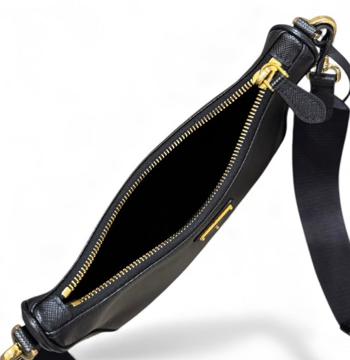 Prada Re-Edition 2005 in Pelle Saffiano