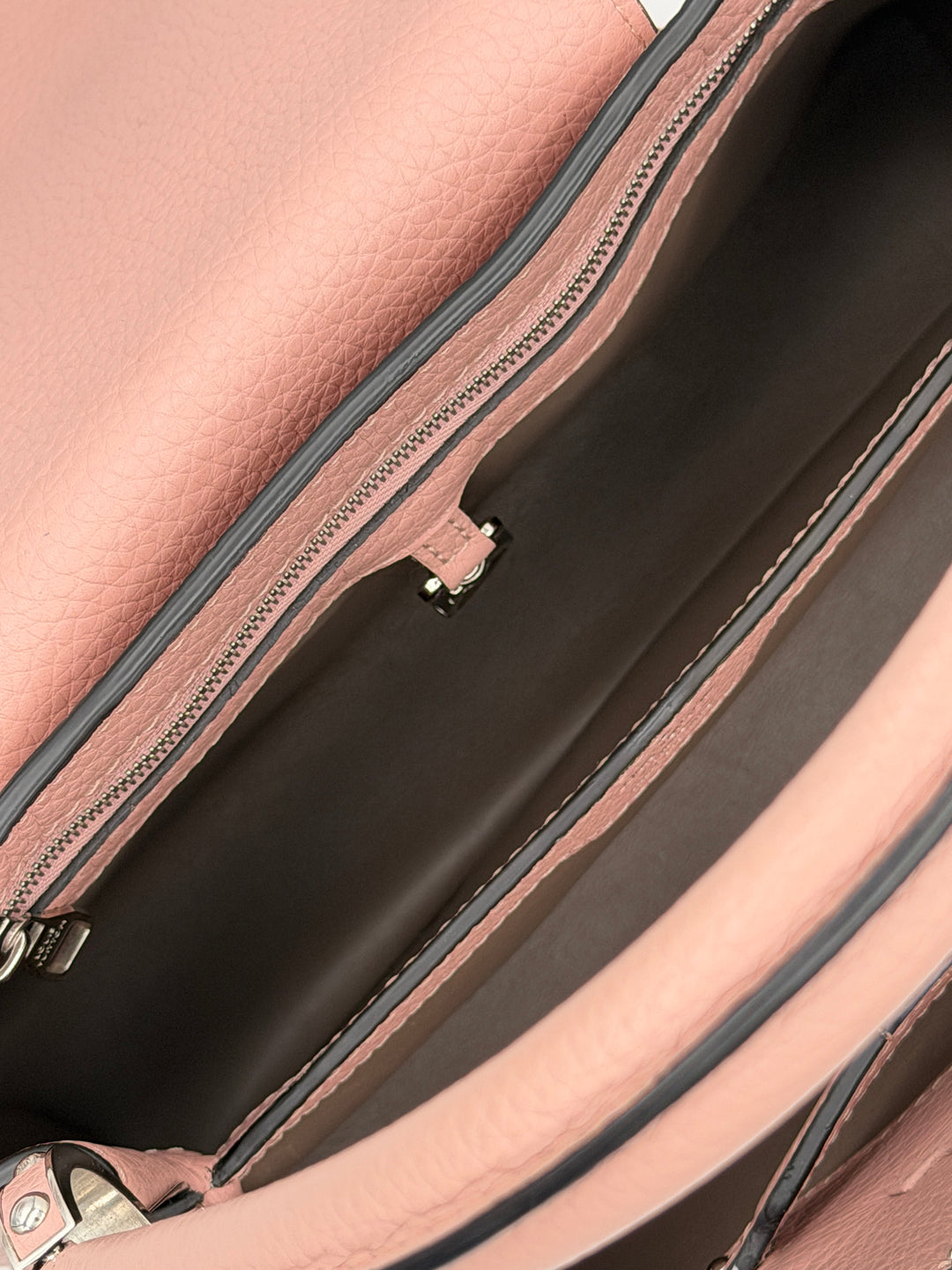 Louis Vuitton Capucines MM