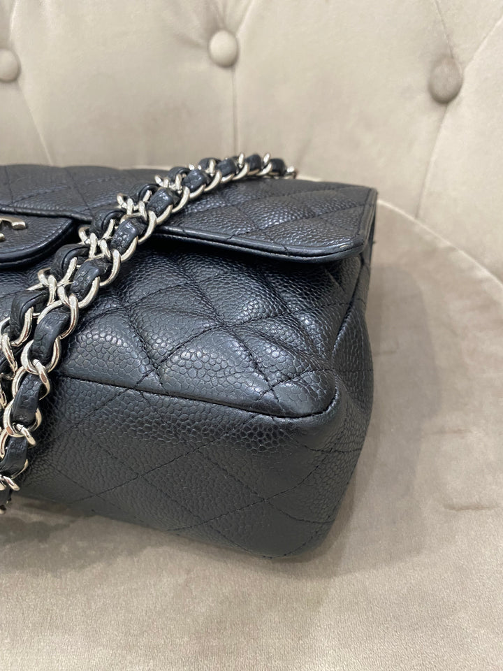 Borsa Chanel media