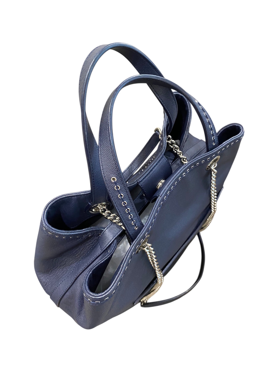 CHANEL
Grande shopper borchiata