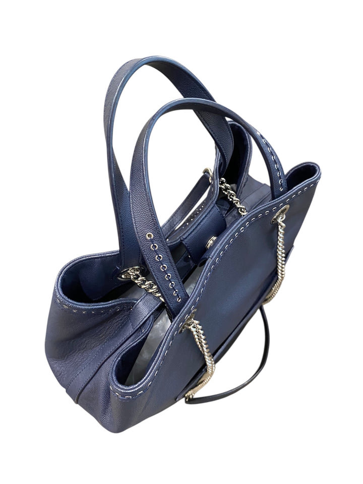 CHANEL
Grande shopper borchiata