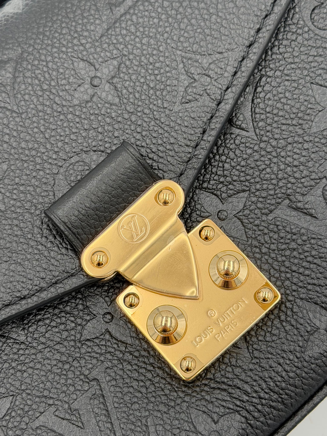 Louis Vuitton Pochette Métis East West