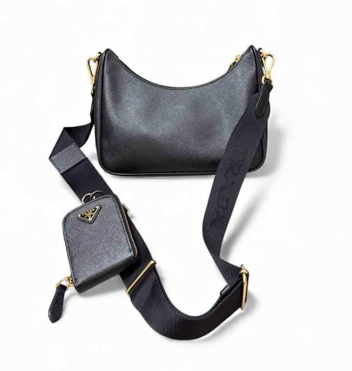 Prada Re-Edition 2005 in Pelle Saffiano