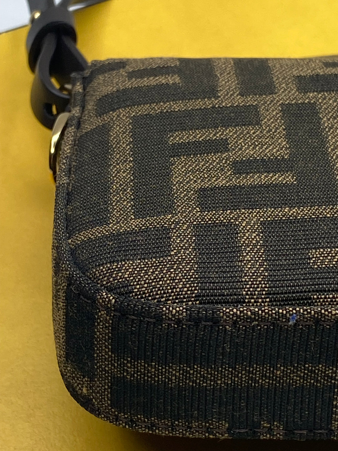 MINI BORSA A TRACOLLA FENDI