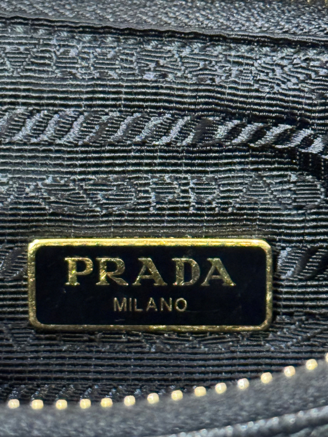 Prada Re-Edition 2005 in Pelle Saffiano