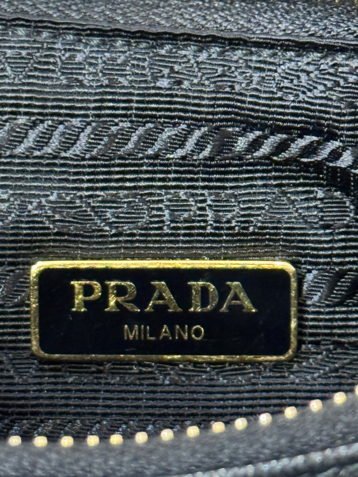 Prada Re-Edition 2005 in Pelle Saffiano