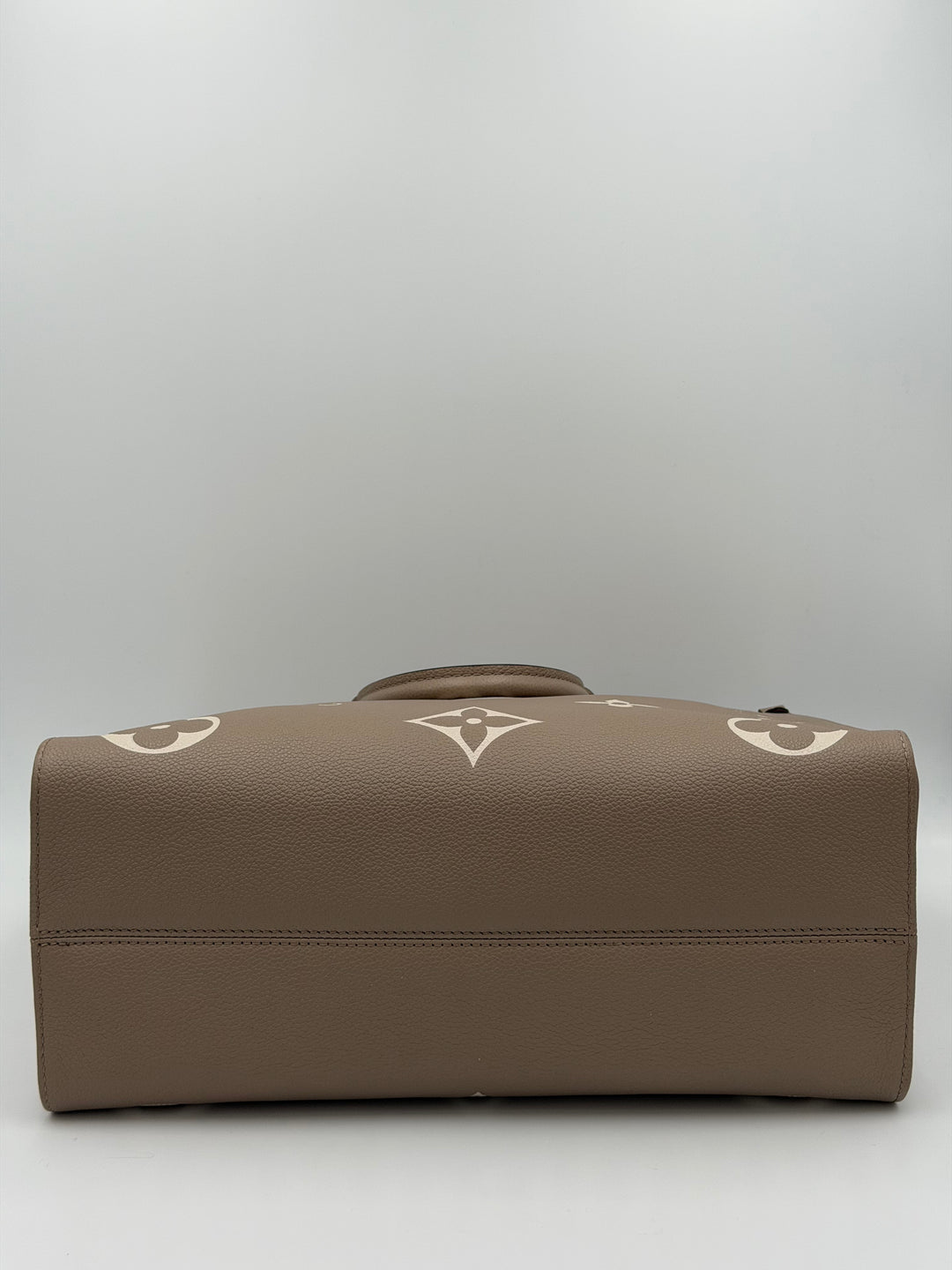 Louis Vuitton OnTheGo MM
