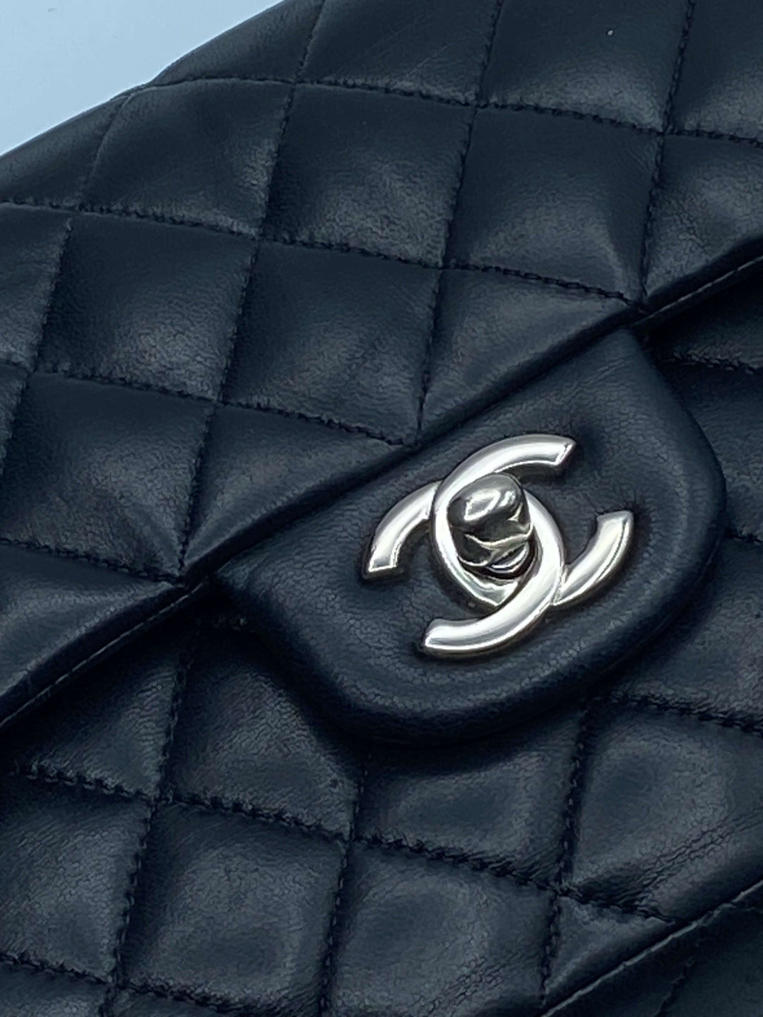 Chanel classica small 23cm