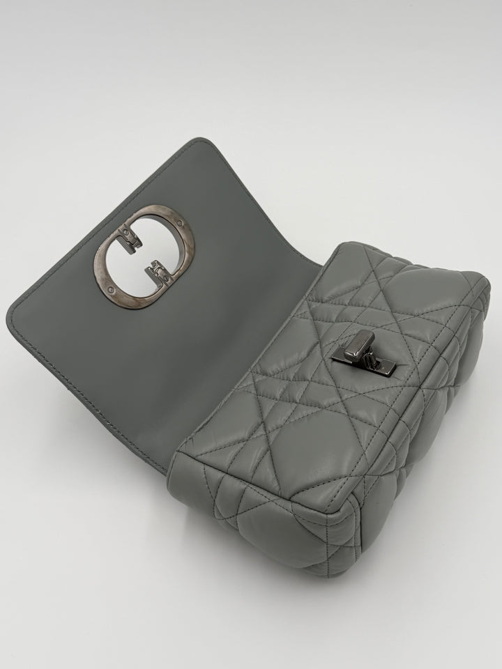 Dior Caro Flap piccola in pelle